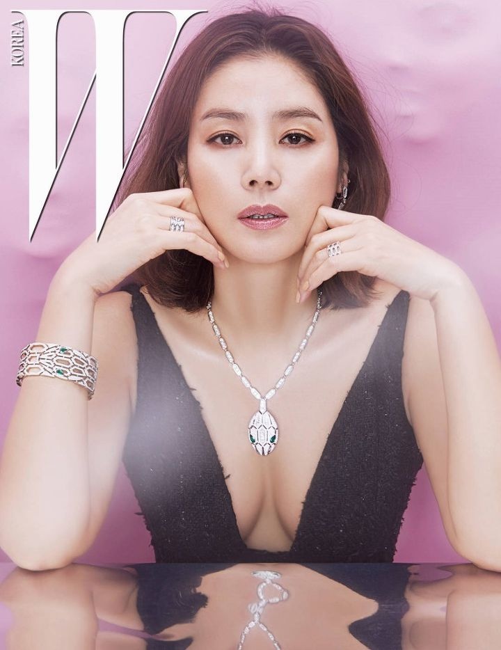 Hoa hau Han 50 tuoi dien ao tam khoe duong cong anh 5