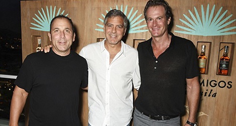 Ban cong ty ruou, tai tu George Clooney bo tui 233 trieu USD hinh anh