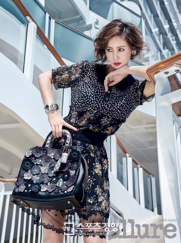 Hoa hau Han 50 tuoi dien ao tam khoe duong cong anh 4