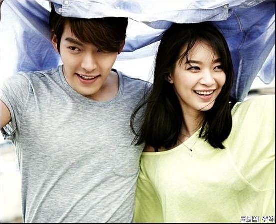 Shin Min Ah di cung Kim Woo Bin chua benh anh 1