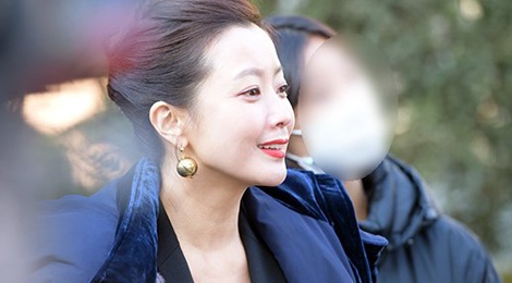 Kim Hee Sun sang chanh tren truong quay phim moi hinh anh