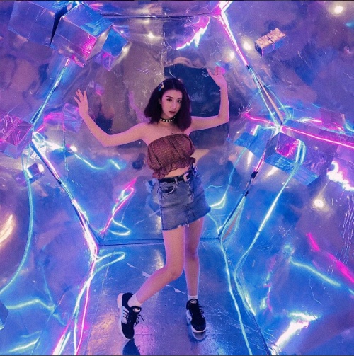Những mẫu croptop lên ngôi trong mùa hè năm nay ảnh 9 Nhung mau croptop len ngoi trong mua he nam nay anh 9