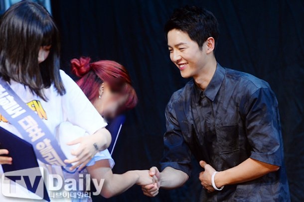 Song Joong Ki hen ho Song Hye Kyo anh 2
