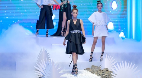 Thu thach The Face catwalk tren soi: Dau la mau giay phu hop nhat? hinh anh