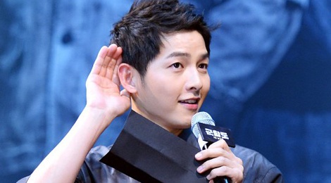 Song Joong Ki xuat hien tuoi tan sau ky nghi voi Song Hye Kyo hinh anh