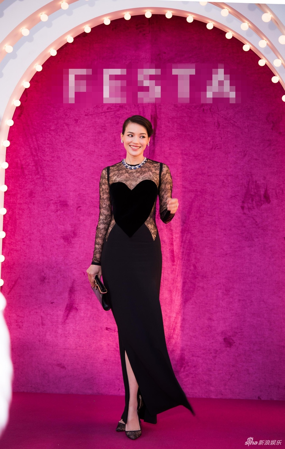 Thu Ky dep quy phai o su kien giua tin don hon nhan ran nut anh 3