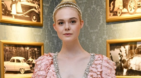 My nhan ‘Tien hac am’ Elle Fanning noi bat khi di xem thoi trang hinh anh