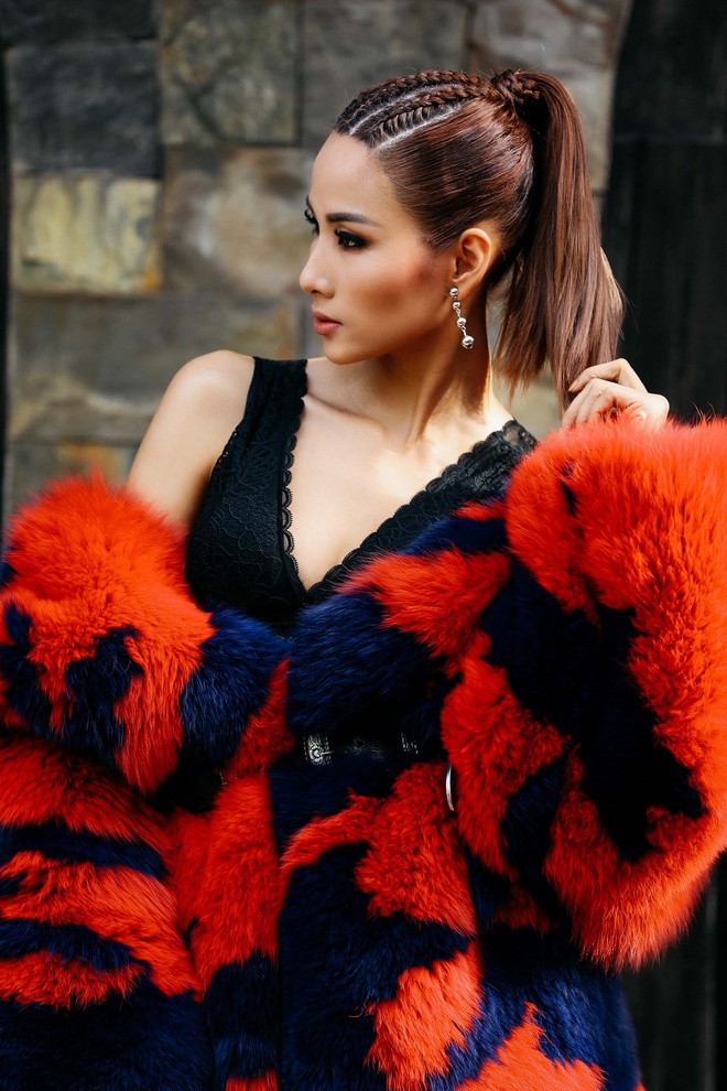 Hoàng Thuỳ đọc ca dao tục ngữ ở the face ảnh 1 Hoang Thuy doc ca dao tuc ngu o the face anh 1