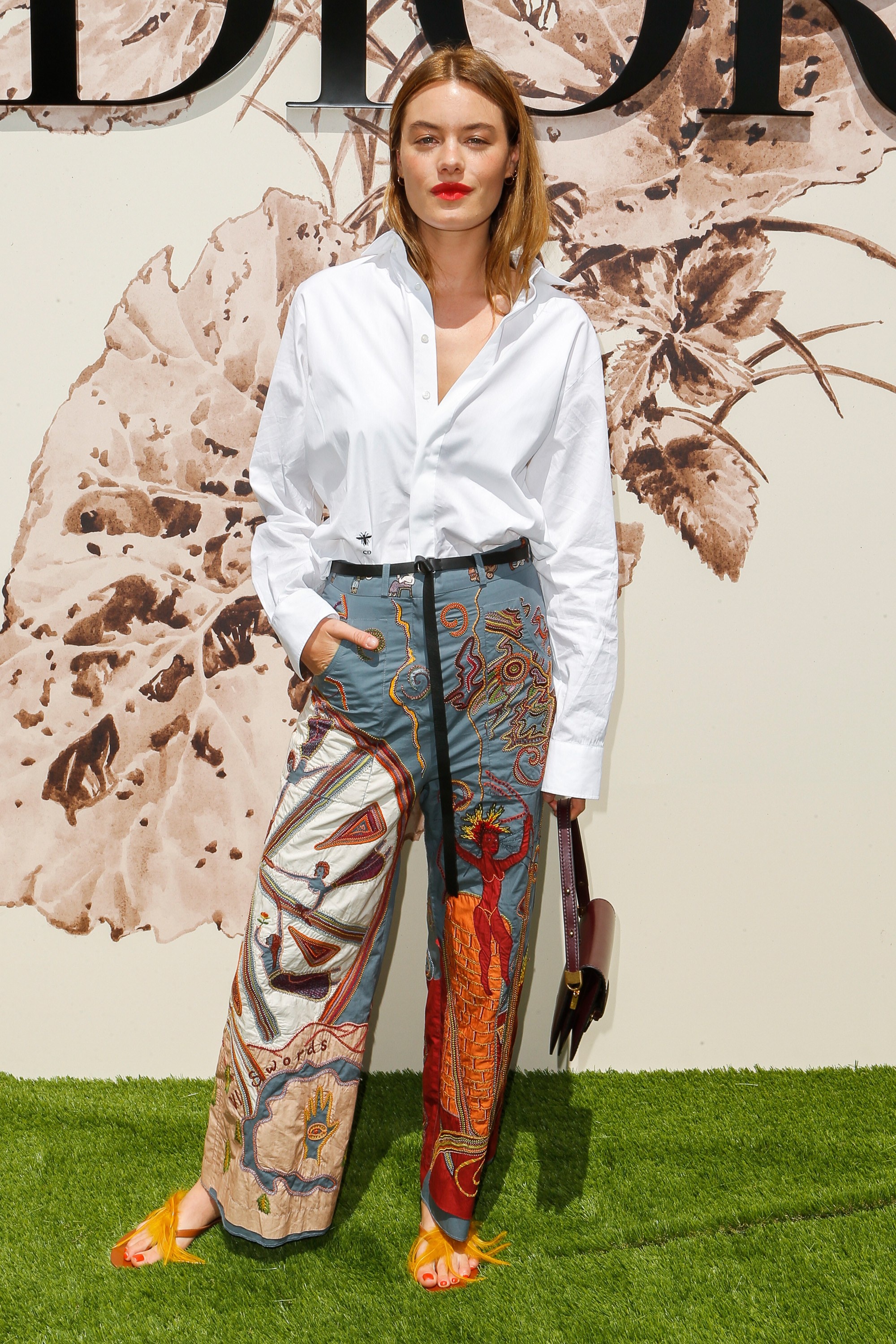 Celine Dior dien sac vang noi bat den du show Dior Couture anh 5