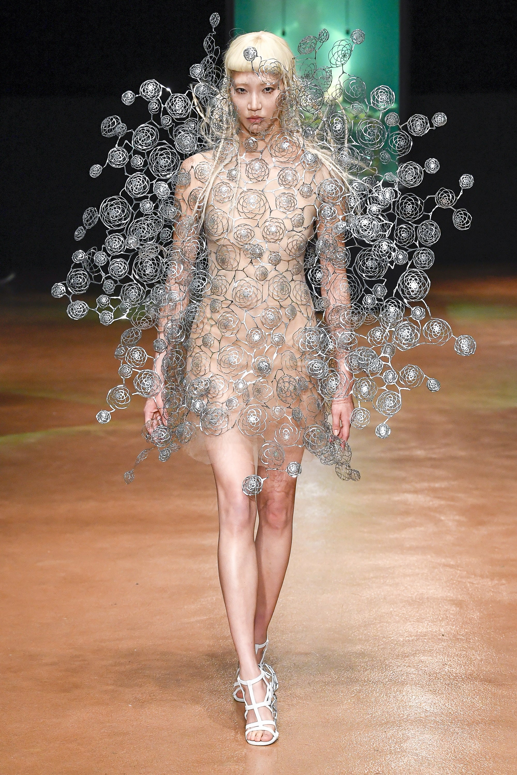 Show diễn của nhà thiết kế Iris Van Herpen ảnh 5 Show dien cua nha thiet ke Iris Van Herpen anh 5