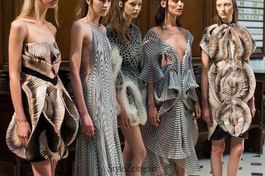 Show diễn của nhà thiết kế Iris Van Herpen ảnh 2 Show dien cua nha thiet ke Iris Van Herpen anh 2