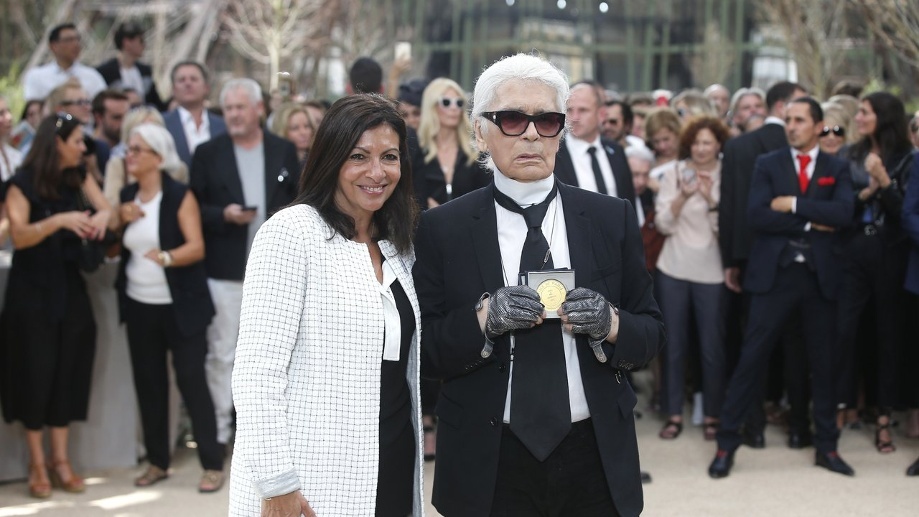 Chanel mang tháp eiffel đến show diễn couture 2017 ảnh 4 Chanel mang thap eiffel den show dien couture 2017 anh 4