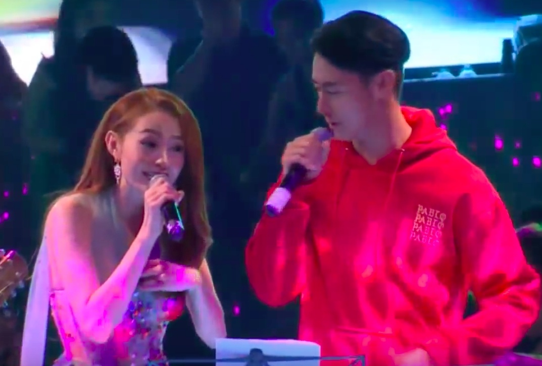 Minh Hang gay that vong vi kha nang hat live hinh anh