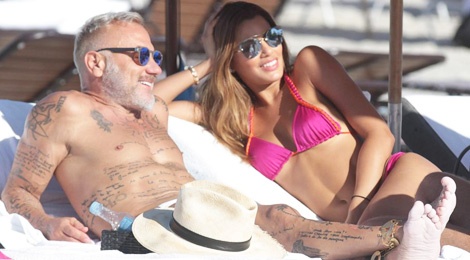 Hoa hau ‘hut vuong mien’ hen ho voi trieu phu tay choi U50? hinh anh