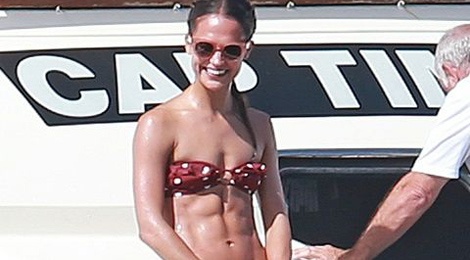 Kieu nu ‘Co gai Dan Mach’ tu tin voi co bung 6 mui nho tap luyen hinh anh