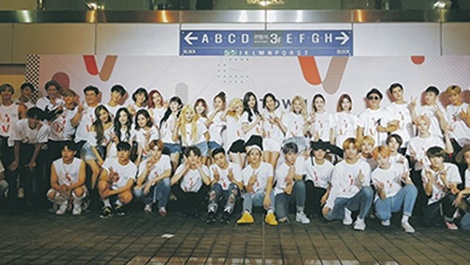 Dan sao SM hoi tu tai buoi bieu dien 'gia dinh' hinh anh