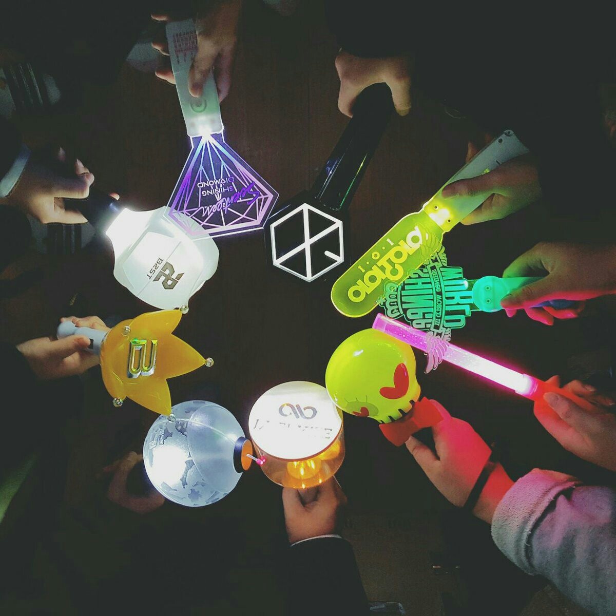 Fandom Kpop: Màu sắc đặc trưng và cuộc chiến của người hâm mộ ảnh 2 Fandom Kpop: Mau sac dac trung va cuoc chien cua nguoi ham mo anh 2