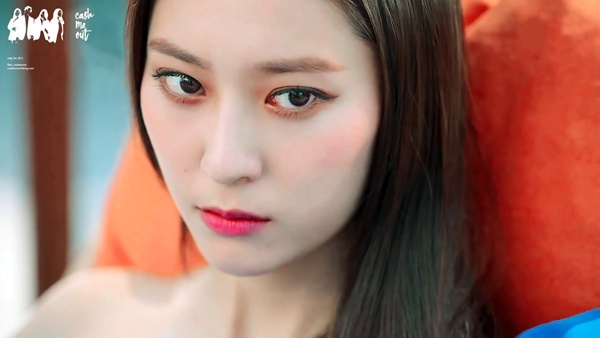 Krystal trong tap 2 cua Co dau Thuy than 2017 hinh anh