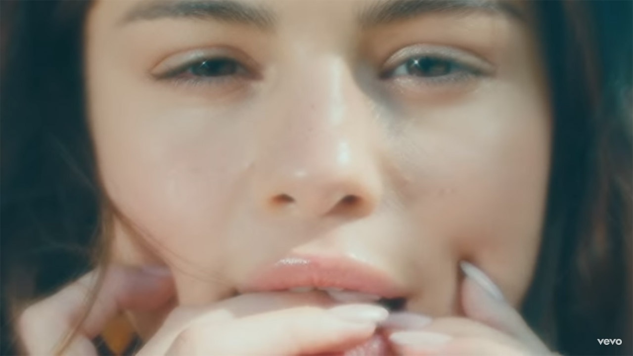 Selena Gomez hát về ‘xác thịt’ trong ca khúc mới ảnh 2 Selena Gomez hat ve ‘xac thit’ trong ca khuc moi anh 2