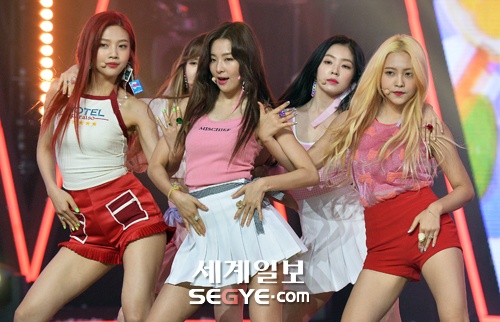 Ca si than tuong giam can qua da,  lo xuong uc tren san khau anh 2