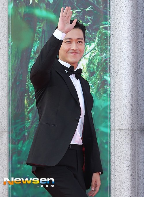 Jang Nara gap su co vay ao anh 7