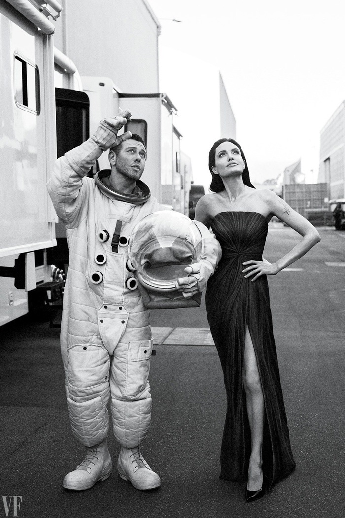 Angelina Jolie đẹp lộng lẫy trong bộ ảnh mới  ảnh 10 Angelina Jolie dep long lay trong bo anh moi anh 10