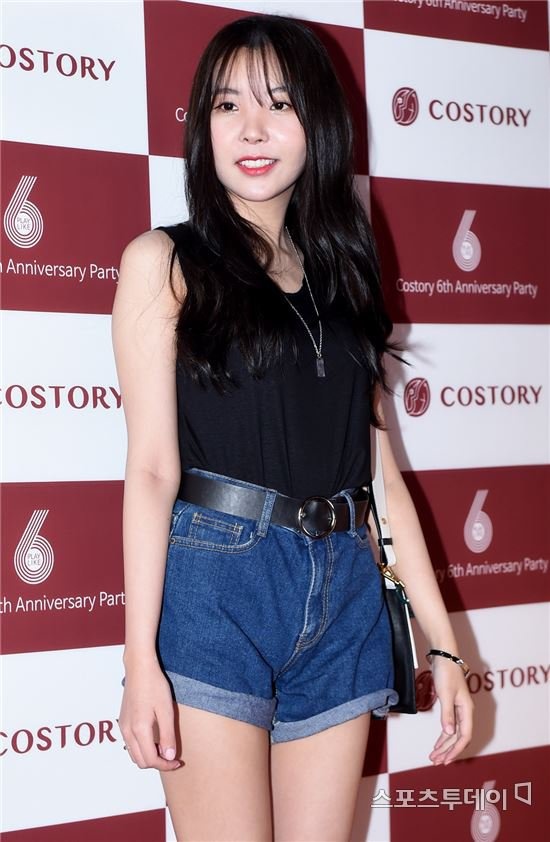 Nu ca si Han bi nghi sua mui bi lech anh 1