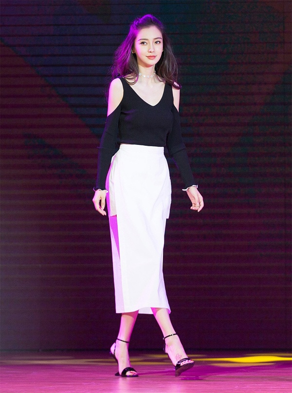 Angelababy lo dang gay go vi chuong dien do ho co sau anh 1