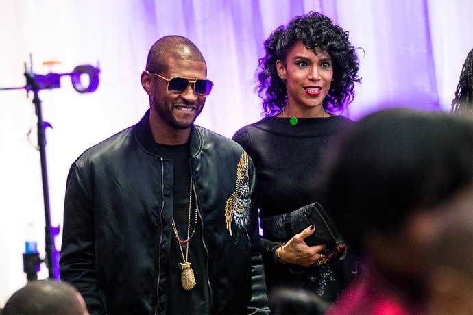 Usher bi kien vi lay benh tinh duc cho mot nguoi dan ong hinh anh