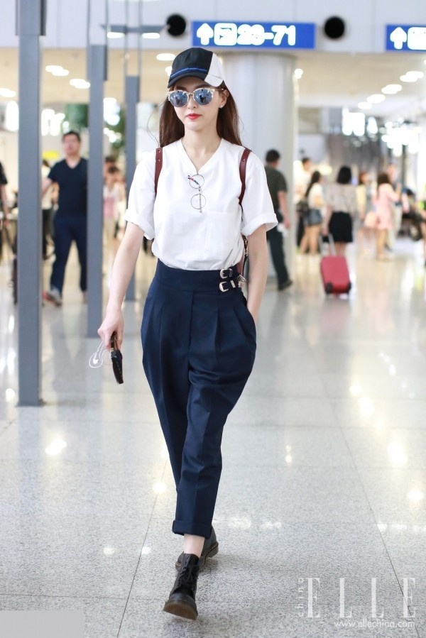 Thoi trang ‘ngau’ ca tinh cua Duong Yen o san bay anh 1