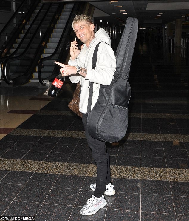 Aaron Carter muốn hẹn hò tom hardy ảnh 2 Aaron Carter muon hen ho tom hardy anh 2