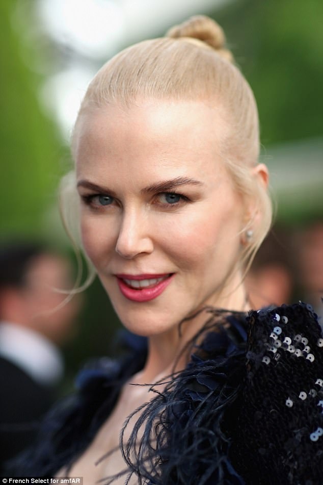 Nicole Kidman phai dung tiem Botox vi khong the cu dong duoc tran anh 1