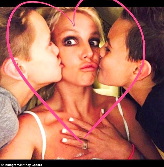 Britney Spears hoãn thời điểm thừa kế hàng triệu USD cho hai con trai ảnh 3 Britney Spears hoan thoi diem thua ke hang trieu USD cho hai con trai anh 3