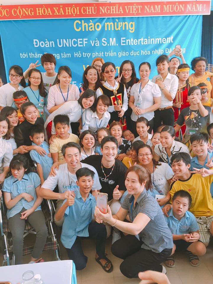 Si Won (Super Junior) giản dị khi làm tình nguyện tại Đà Nẵng ảnh 7 Si Won (Super Junior) gian di khi lam tinh nguyen tai Da Nang anh 7