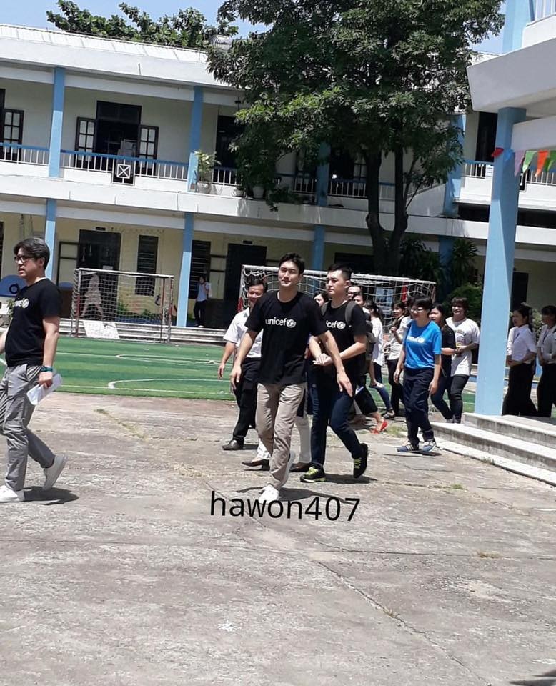 Si Won (Super Junior) giản dị khi làm tình nguyện tại Đà Nẵng ảnh 1 Si Won (Super Junior) gian di khi lam tinh nguyen tai Da Nang anh 1