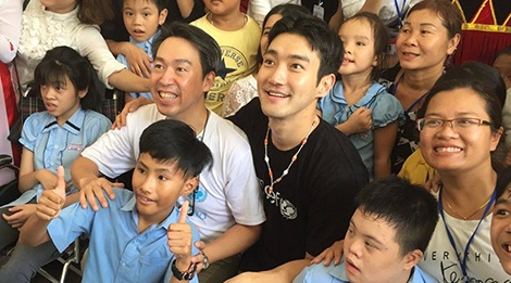 Si Won (Super Junior) gian di khi lam tinh nguyen tai Da Nang hinh anh