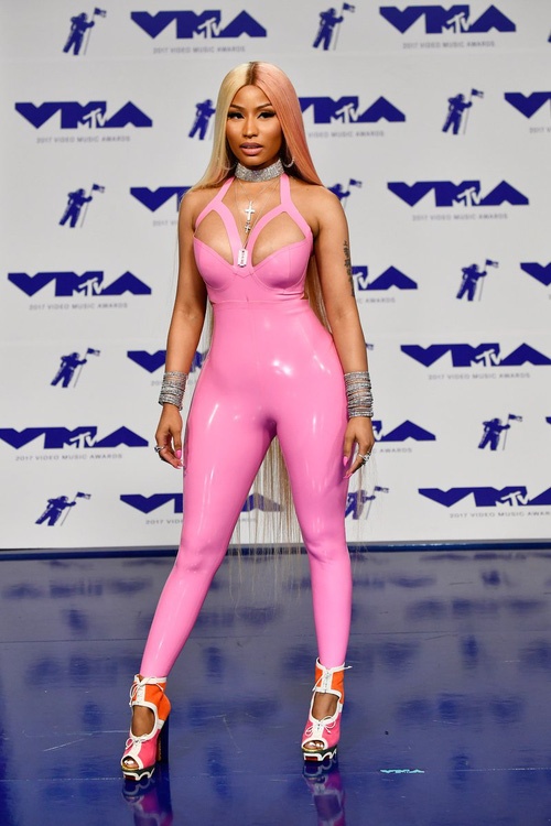 Thảm đỏ MTV VMAs 2017: Các ngôi sao tranh nhau khoe sắc ảnh 16 Tham do MTV VMAs 2017: Cac ngoi sao tranh nhau khoe sac anh 16