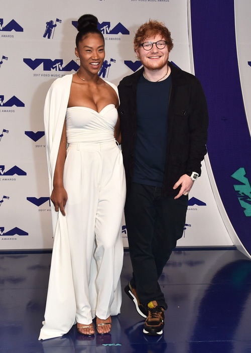 Thảm đỏ MTV VMAs 2017: Các ngôi sao tranh nhau khoe sắc ảnh 14 Tham do MTV VMAs 2017: Cac ngoi sao tranh nhau khoe sac anh 14