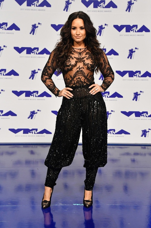 Thảm đỏ MTV VMAs 2017: Các ngôi sao tranh nhau khoe sắc ảnh 10 Tham do MTV VMAs 2017: Cac ngoi sao tranh nhau khoe sac anh 10