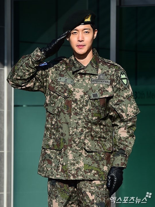 Kim Hyun Joong tro lai lang giai tri sau scandal danh phu nu anh 1