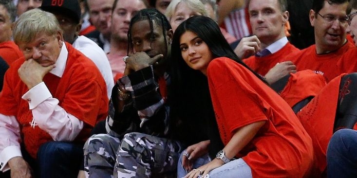 Kylie Jenner mang thai anh 1