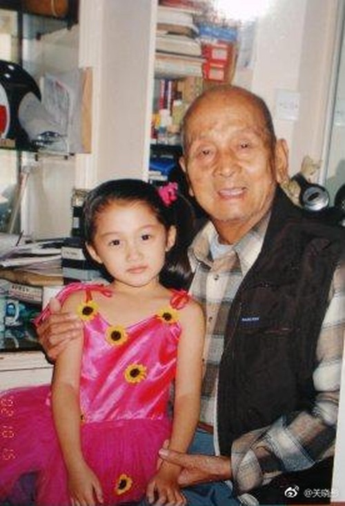 Tieu hoa dan Quan Hieu Dong - co gai hot nhat mang xa hoi Trung Quoc hien nay anh 2