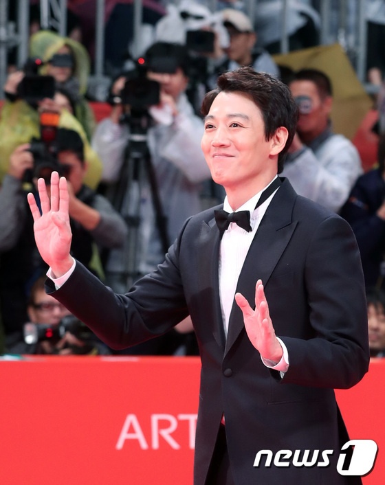 Dan sao dien anh hoi tu tren tham do Lien hoan phim quoc te Busan anh 13