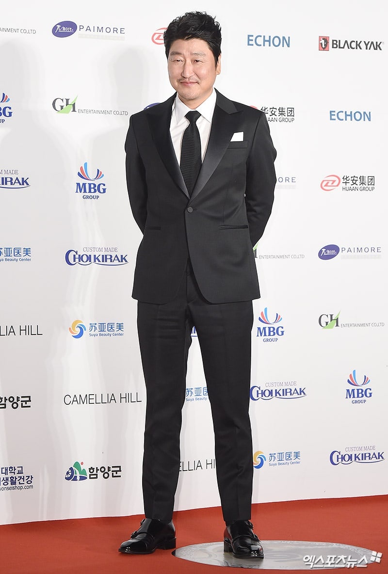 Dan dien vien hang dau hoi tu tai tham do le trao giai dien anh Grand Bell anh 16