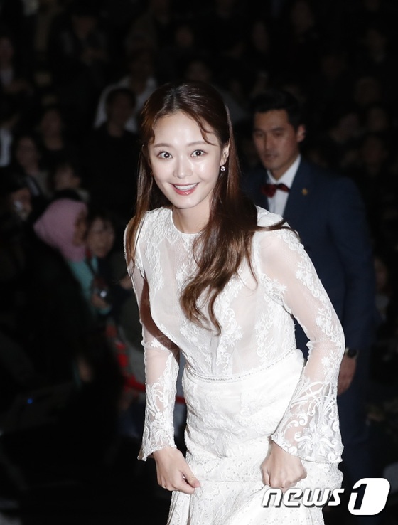 Dan dien vien hang dau hoi tu tai tham do le trao giai dien anh Grand Bell anh 2