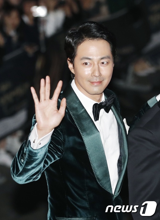 Dan dien vien hang dau hoi tu tai tham do le trao giai dien anh Grand Bell anh 11