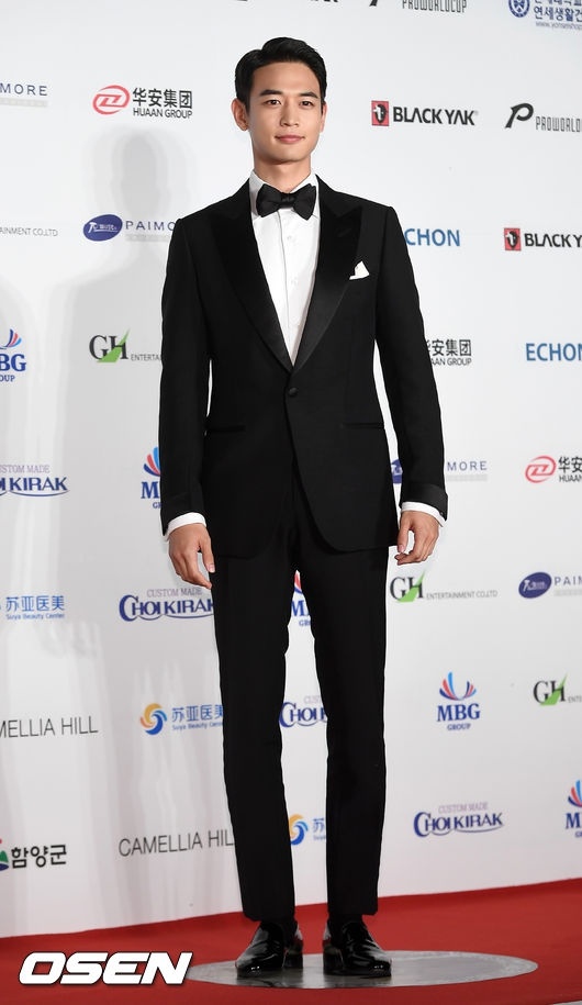 Dan dien vien hang dau hoi tu tai tham do le trao giai dien anh Grand Bell anh 10