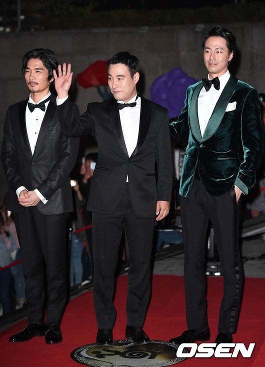 Dan dien vien hang dau hoi tu tai tham do le trao giai dien anh Grand Bell anh 12