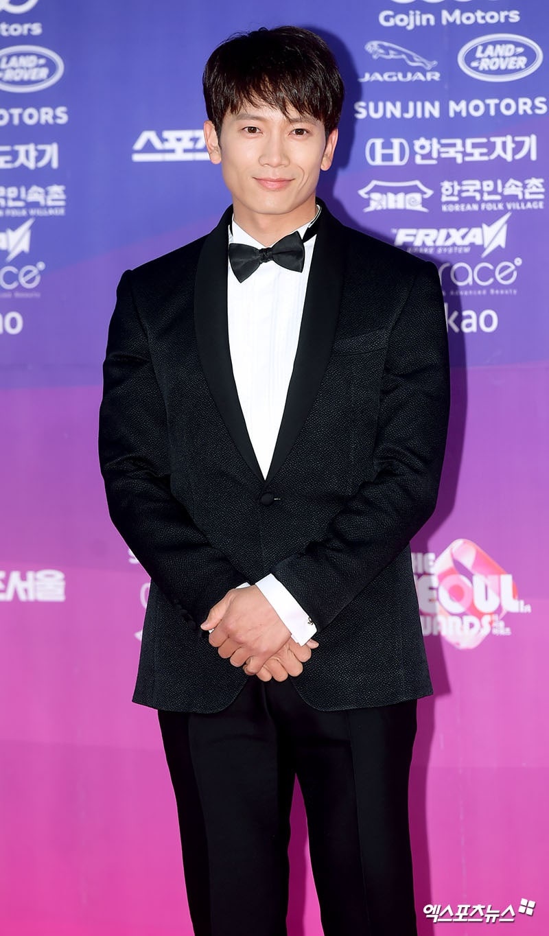 Dàn mỹ nhân điện ảnh Hàn khoe sắc tại thảm đỏ The Seoul Awards ảnh 13 Dan my nhan dien anh Han khoe sac tai tham do The Seoul Awards anh 13