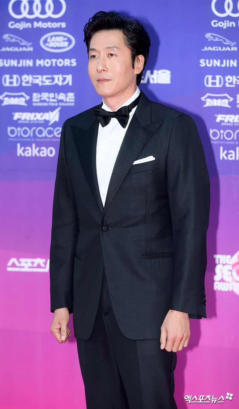 Dàn mỹ nhân điện ảnh Hàn khoe sắc tại thảm đỏ The Seoul Awards ảnh 12 Dan my nhan dien anh Han khoe sac tai tham do The Seoul Awards anh 12